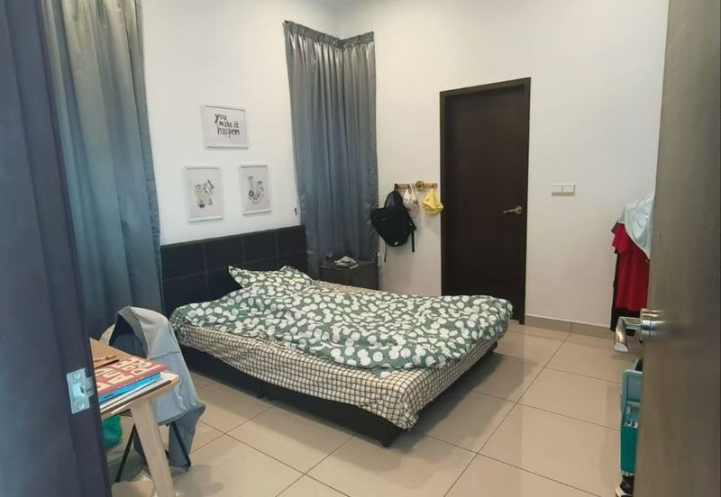 Horizon Hills Double Storey Terrace Corner Lot Fully Furnished & Renovated Unit For Sale