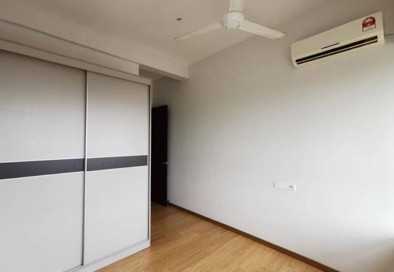 Baypoint @ Country Garden Danga Bay