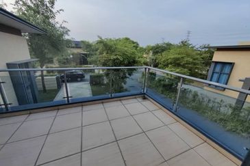 Forest City Golf Resort, Gelang Petah