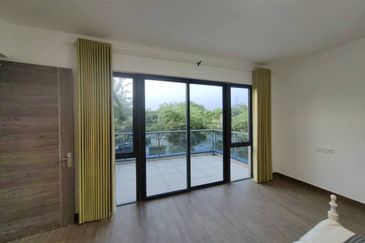 Forest City Golf Resort, Gelang Petah