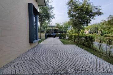 Forest City Golf Resort, Gelang Petah