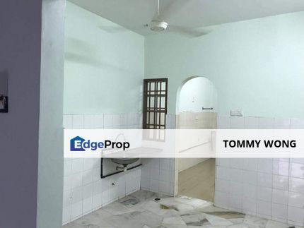 2 Storey House Kitchen Extended Good Location Near Amenities Seri Kembangan LP8 Puncak Jalil, Selangor, Seri Kembangan