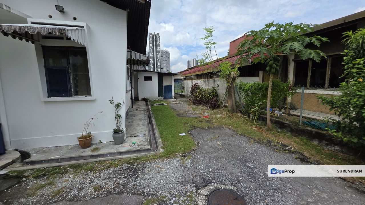 Big land single storey bungalow sale tmn kanagapuram old klang road PJ, Selangor, Petaling Jaya
