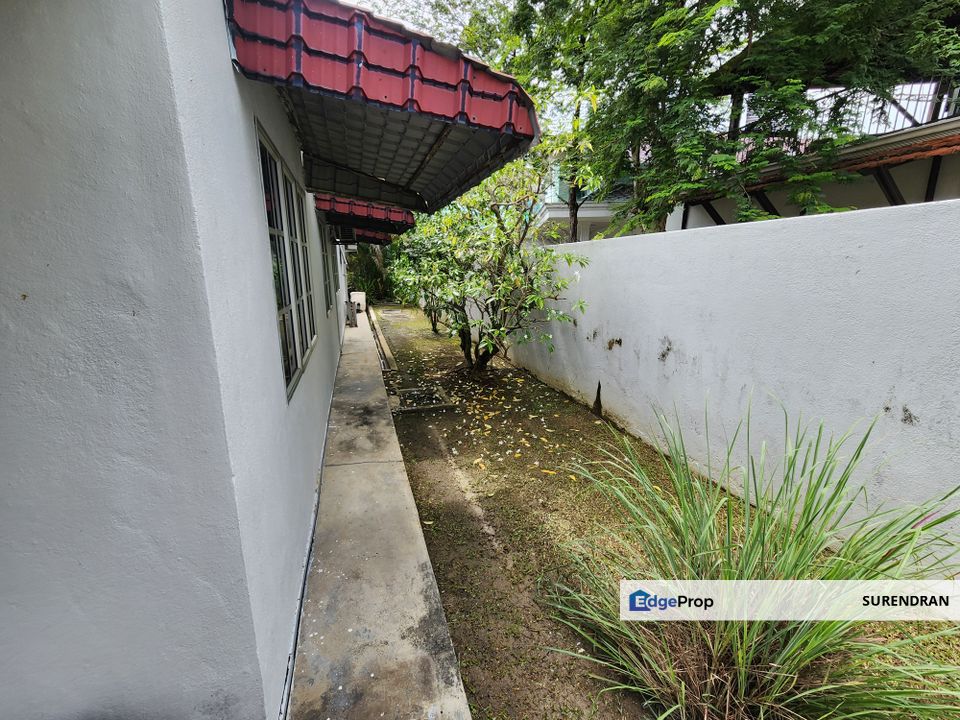 Fully Furnished Big land quiet neighbourhood bungalow at Taman Gembira Klang, Selangor, Klang