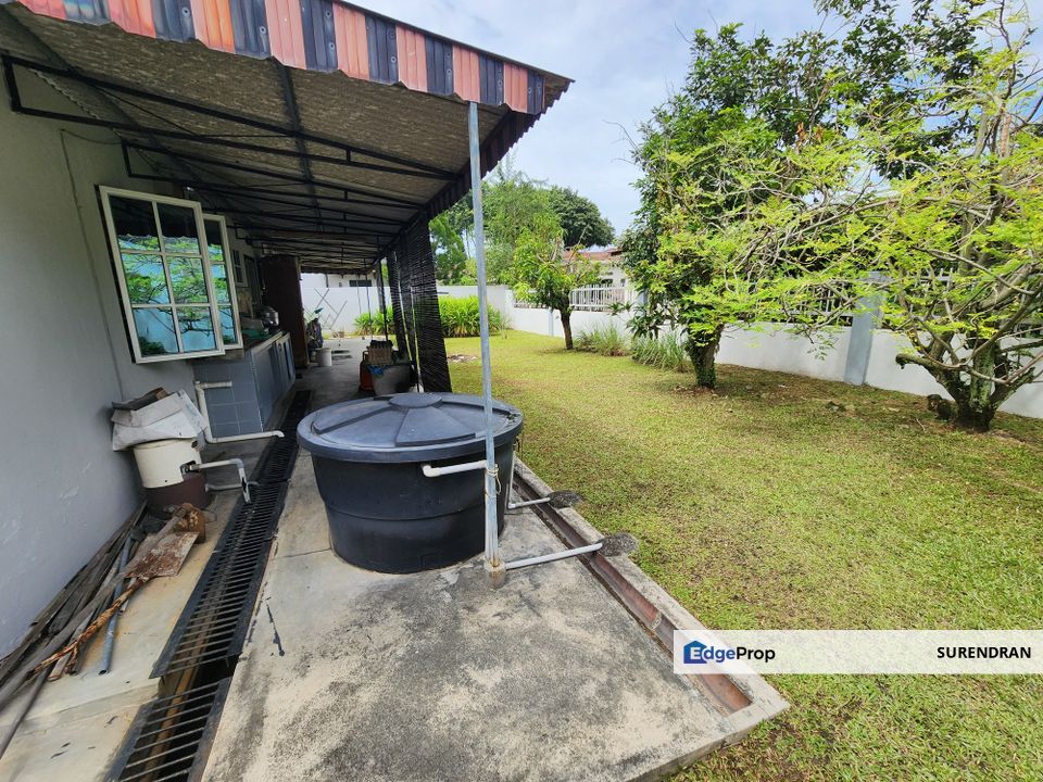 Fully Furnished Big land quiet neighbourhood bungalow at Taman Gembira Klang, Selangor, Klang