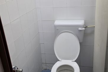 Ground Floor Well Maintained Sri Ayu Apartment for sale