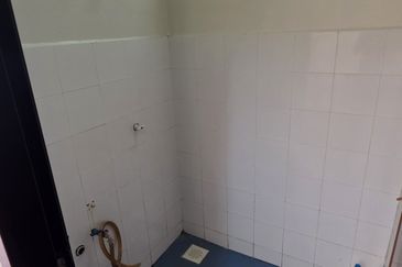 Ground Floor Well Maintained Sri Ayu Apartment for sale