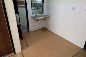 Ground Floor Well Maintained Sri Ayu Apartment for sale