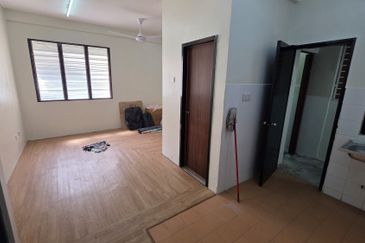 Ground Floor Well Maintained Sri Ayu Apartment for sale