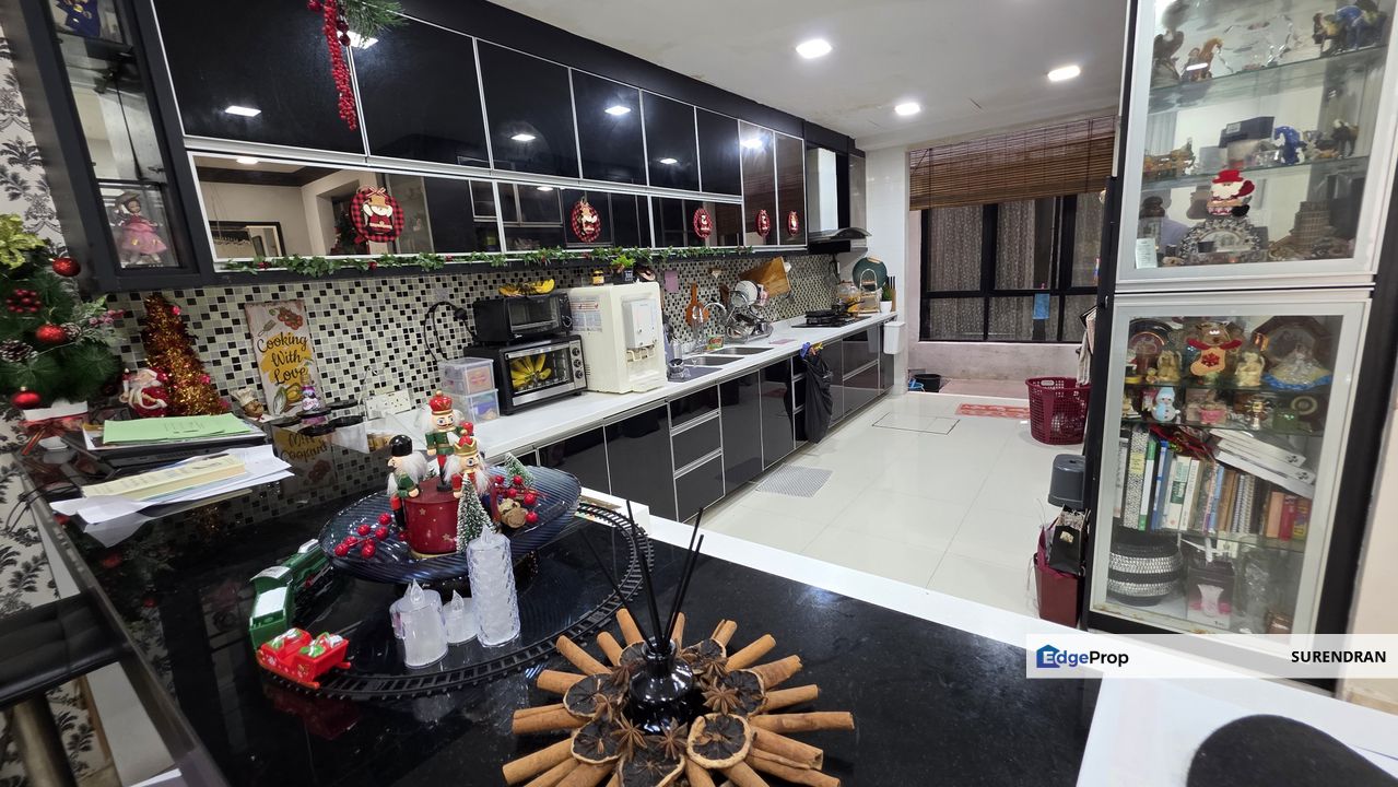 Lake Edge Puchong 2.5 Storey Intermediate Terrace for Sale Facing Lake, Selangor, Puchong