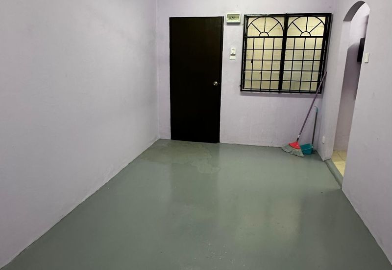 RM155k Pandamaran Flat