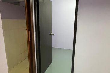 RM155k Pandamaran Flat