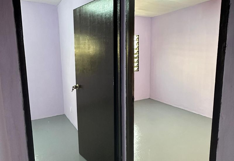 RM155k Pandamaran Flat