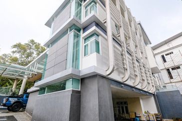 Country Heights Damansara 3.5 Storey Bungalow For Sale: 