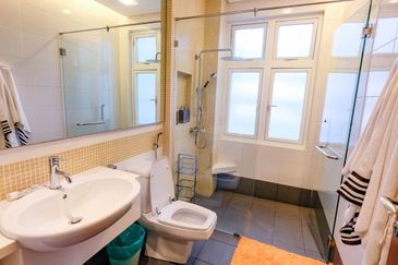 Country Heights Damansara 3.5 Storey Bungalow For Sale: 