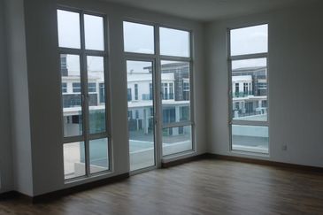 MYDiva, Perdana Lakeview East