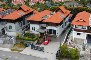 Triple Storey Bungalow Primo 1 The Enclave, Bukit Jelutong For Sale