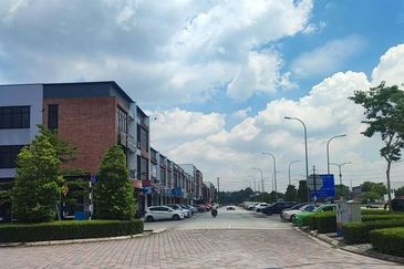 Pusat Komersial Suria (68 Avenue)