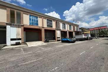 Taman Mount Austin Commercial