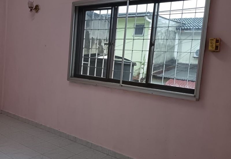 TAMAN UNIVERSITY INDAH