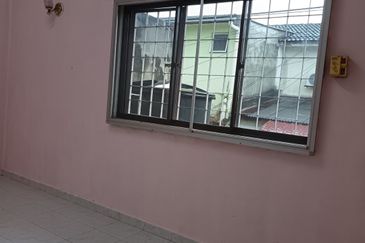 TAMAN UNIVERSITY INDAH