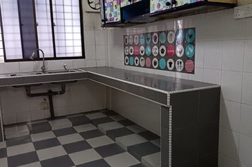 TAMAN UNIVERSITY INDAH