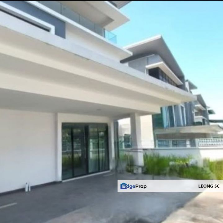 16 Sierra 3 Storey Semi Detached House Auction Unit For Sale , Selangor, Puchong South