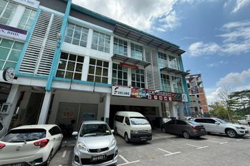 Tt3 3 Storey Commercial Shoplot For Sale/ for rent