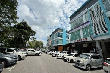 Tt3 3 Storey Commercial Shoplot For Sale/ for rent