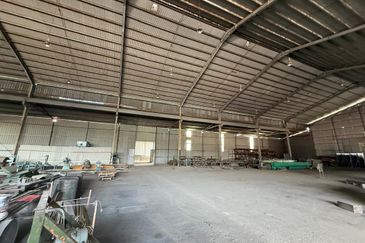 Bintawa Warehouse For rent 