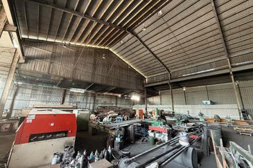 Bintawa Warehouse For rent 