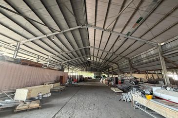 Bintawa Warehouse For rent 