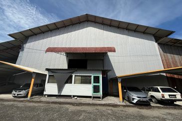 Bintawa Warehouse For rent 