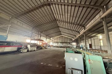 Bintawa Warehouse For rent 