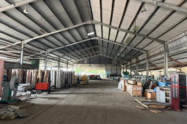Bintawa Warehouse For rent 