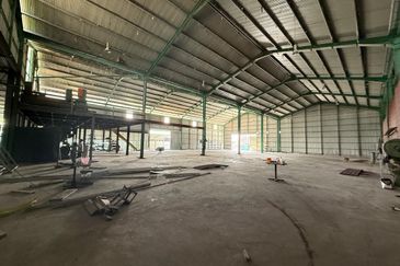 Bintawa Warehouse For rent 