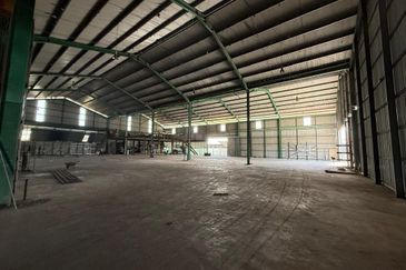 Bintawa Warehouse For rent 