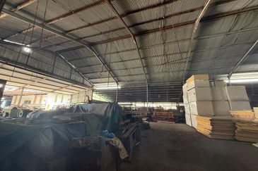 Bintawa Warehouse For rent 
