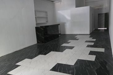 Tt3 3 Storey Commercial Shoplot For Sale/ for rent