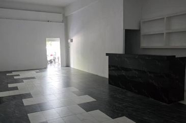 Tt3 3 Storey Commercial Shoplot For Sale/ for rent