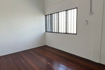 Arang Road Double Storey House For Rent