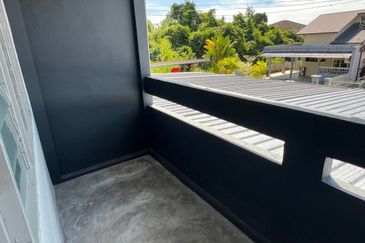 Arang Road Double Storey House For Rent