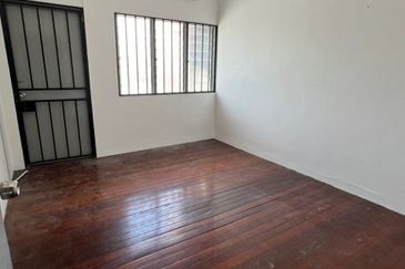 Arang Road Double Storey House For Rent