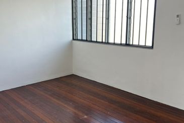 Arang Road Double Storey House For Rent