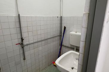 Arang Road Double Storey House For Rent