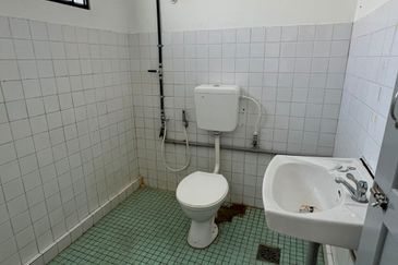 Arang Road Double Storey House For Rent