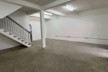 Arang Road Double Storey House For Rent