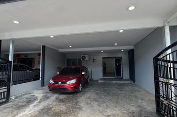 Arang Road Double Storey House For Rent