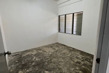 Arang Road Double Storey House For Rent