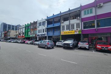 3 Storey Intermediate Shoplot at Rubber Road For Sale